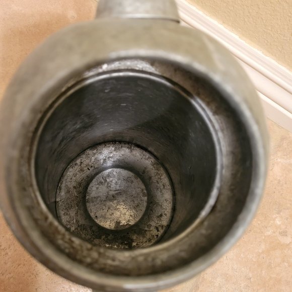 Vintage Oil Measuring Can - Picture 5 of 5